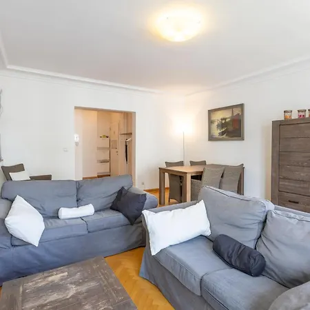 Lecomte - Coastal Escape 200 Apartment