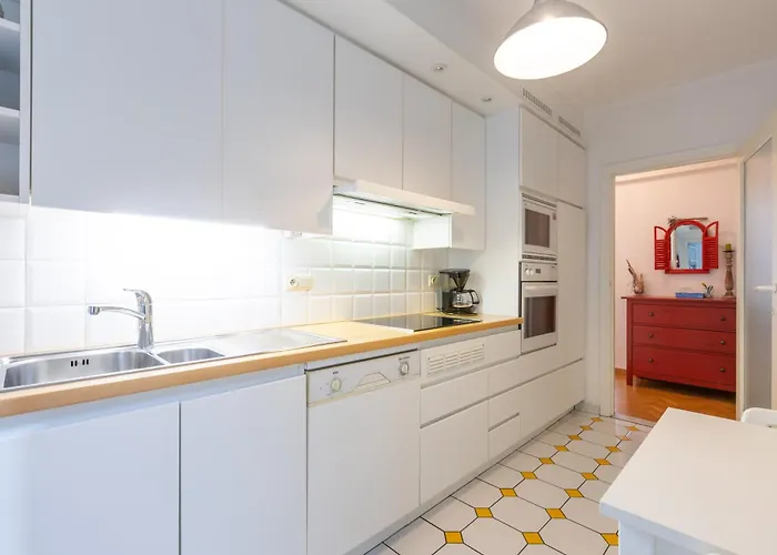 Lecomte - Coastal Escape 200 Apartment